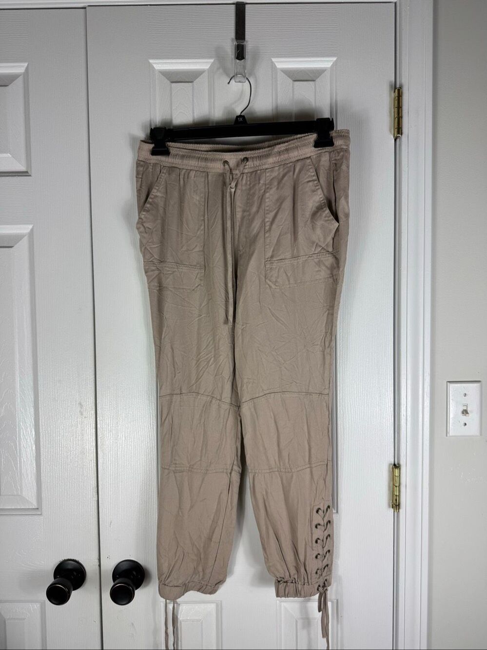 NWT Easel Womens Tan Joggers Size M
